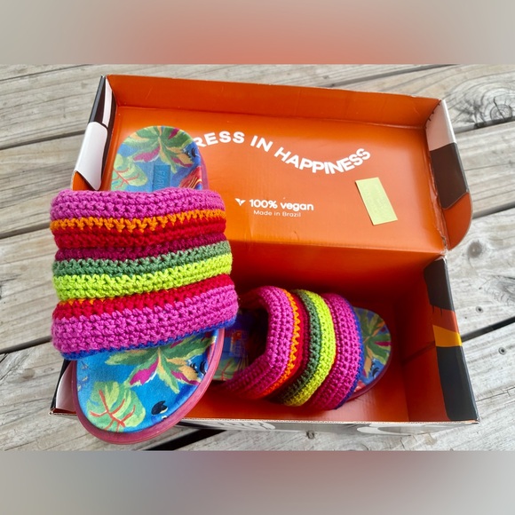 Farm Rio EUC Blue Macaw Crochet Anatomic Platform Slide Sandal with box Size 8 - Picture 12 of 13